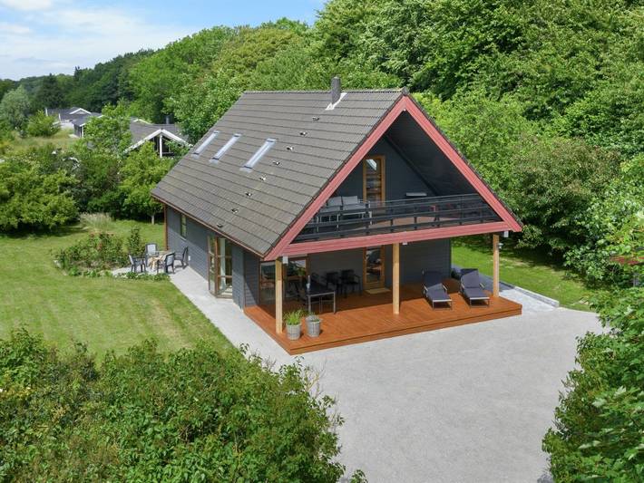 Ferieudlejning for 8 personer, med balkon i Lohals