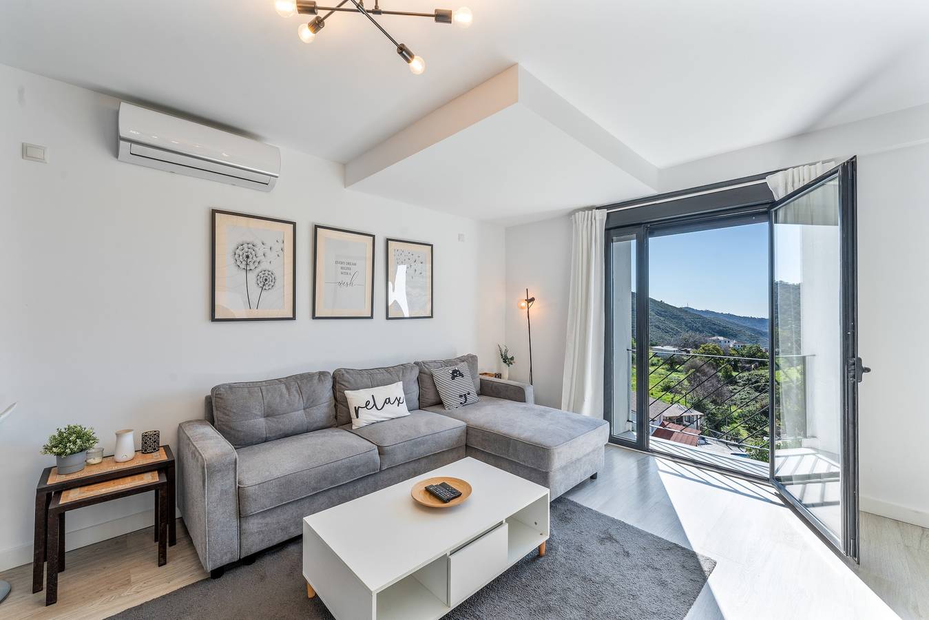 Appartement entier, Appartement « Dúplex Bellas Vistas » avec vue sur la mer, Wi-Fi et climatisation in Ojén, Sierra de las Nieves