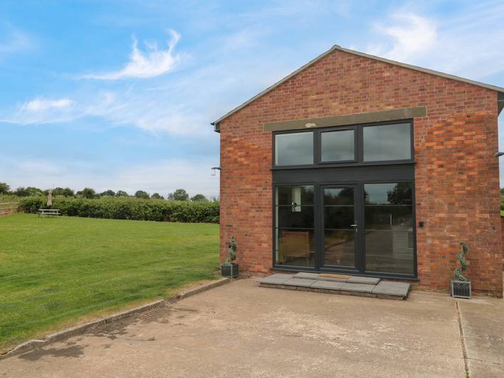 Log cabin for 6 people, with garden, with pets in Somerset