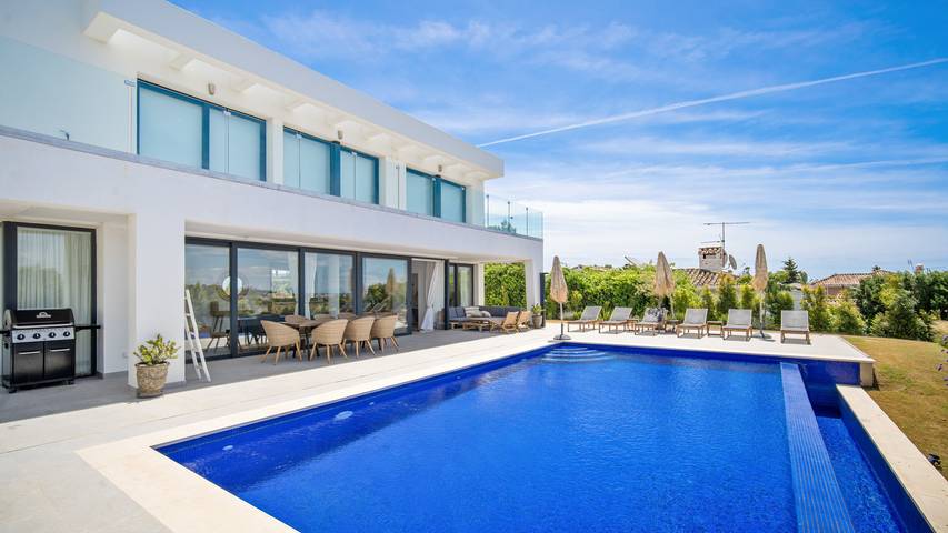 Finca voor 8 personen, with Uitzicht op zee and Balkon as well as Terras and Tuin in Estepona