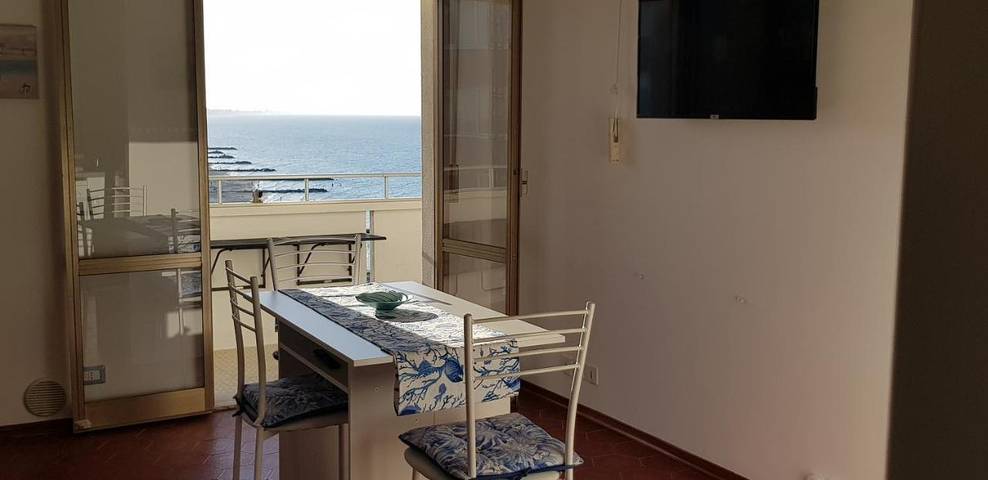 Gîte pour 3 personnes, avec terrasse ainsi que vue et piscine à Misano Adriatico - 2