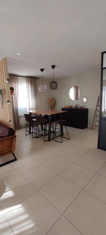 Location de vacances pour 6 personnes, avec piscine ainsi que vue et jardin à Sillans-la-Cascade - 2