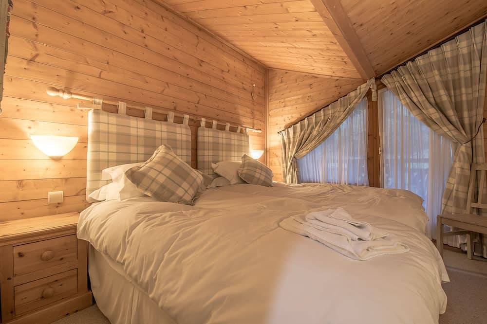 Superbe chalet ski aux pieds Jacuzzi Sauna Courchevel la Tania in La Tania, La Perrière