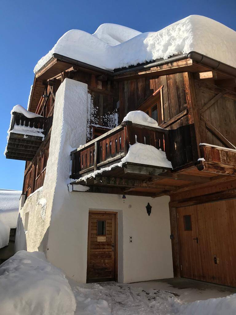 Ganze Ferienwohnung, Ferienwohnung Jassa Sura - Ferienwohnung im Engadinerhaus 148 m2 max 6-7 Personen in Tschlin, Valsot