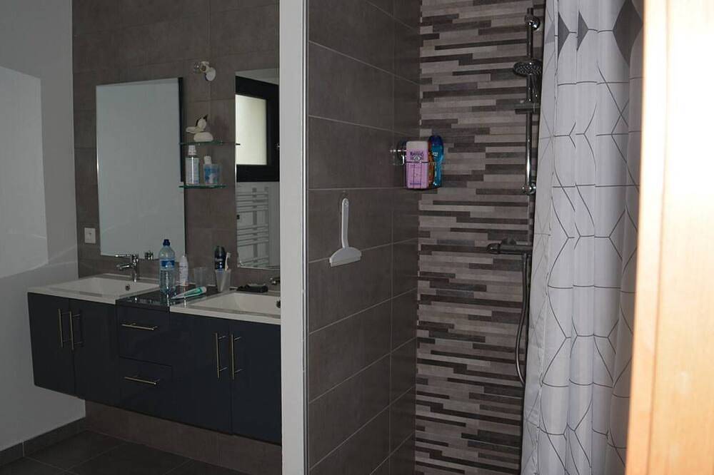 Modern Villa with Ac, Private Pool, and Terrace in Ruoms - Sleeps 6 in Ruoms, Ardèche