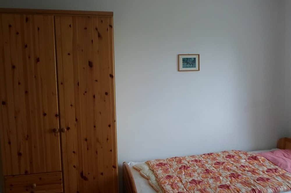 Ganze Wohnung, Ferienwohnung 54qm mit Dusche, Balkon und Grillmöglichkeit in Rimsting, Chiemsee