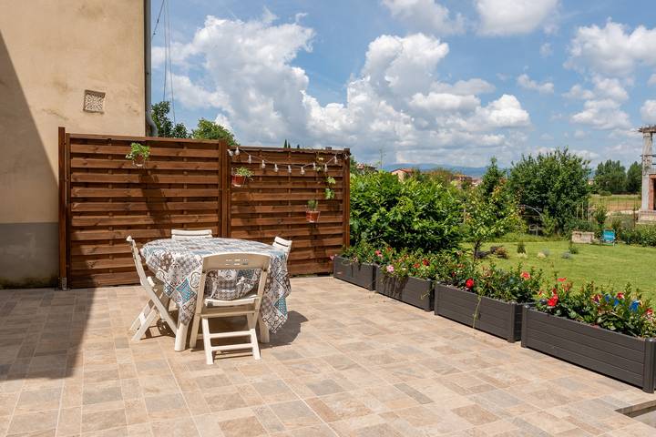 Appartamento intero, Appartamento 'La Casa Di Ettore' con vista sulle montagne, terrazza privata e aria condizionata in Arezzo, Provincia di Arezzo