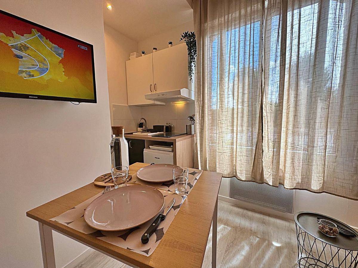 Appartement entier, Le Petit Cosy - studio proche centre Compiègne in Margny-lès-Compiègne, Oise