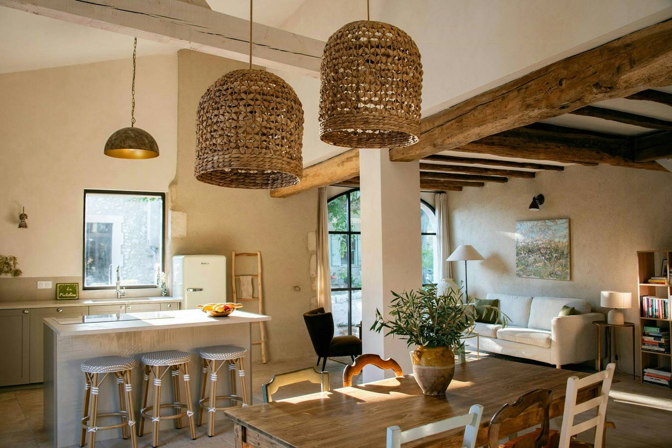 Artist's stable with garden near Alpilles in Saint-Andiol, Arles region