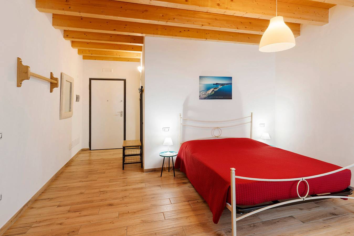 Room 'San Biagio' with Shared Pool, Wi-Fi and Air Conditioning in San Felice del Benaco, Garda Mountains