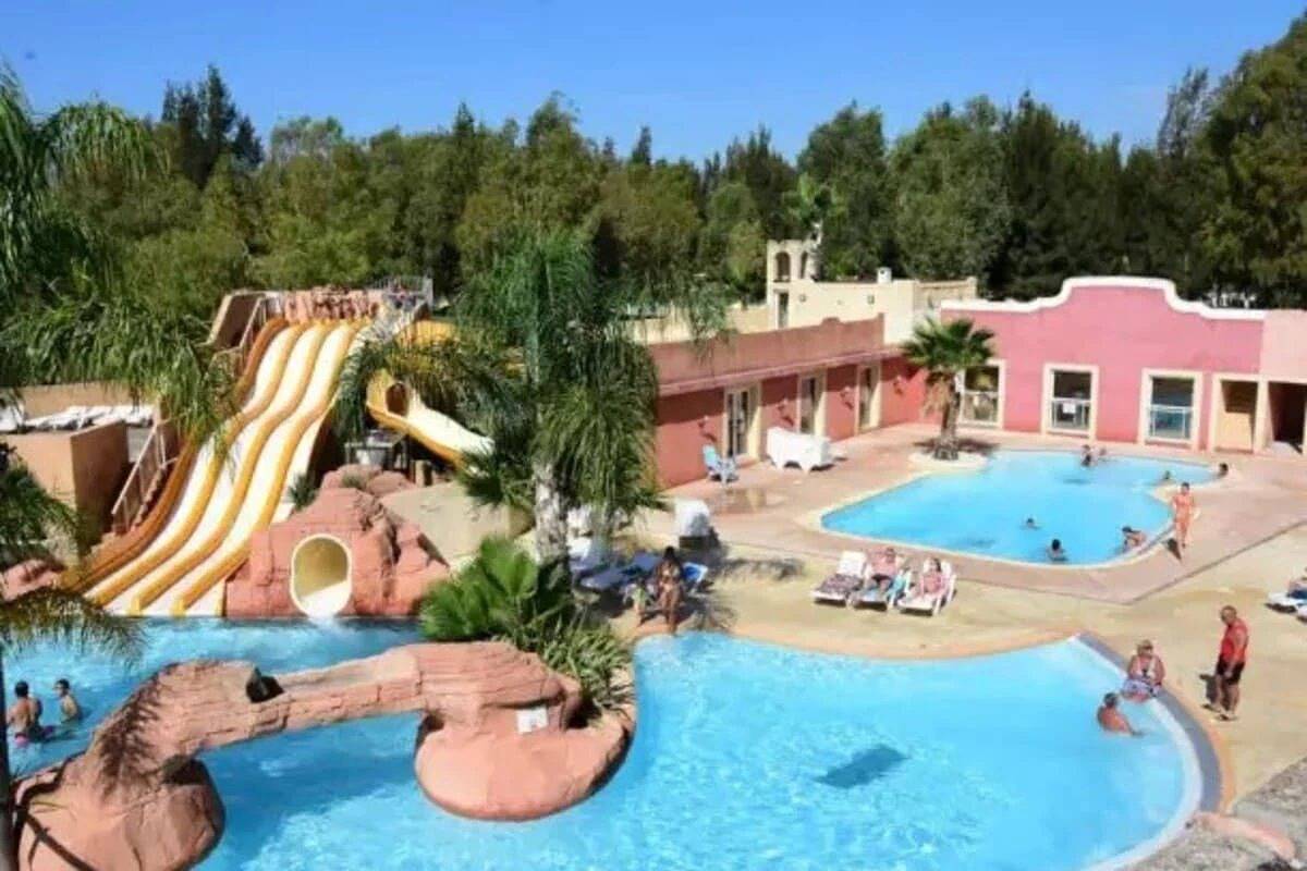 Zecamping 4 étoiles 500m plage parc aquatique locatif Tv clim 22m2 in Hyeres, Parc national Port-Cros
