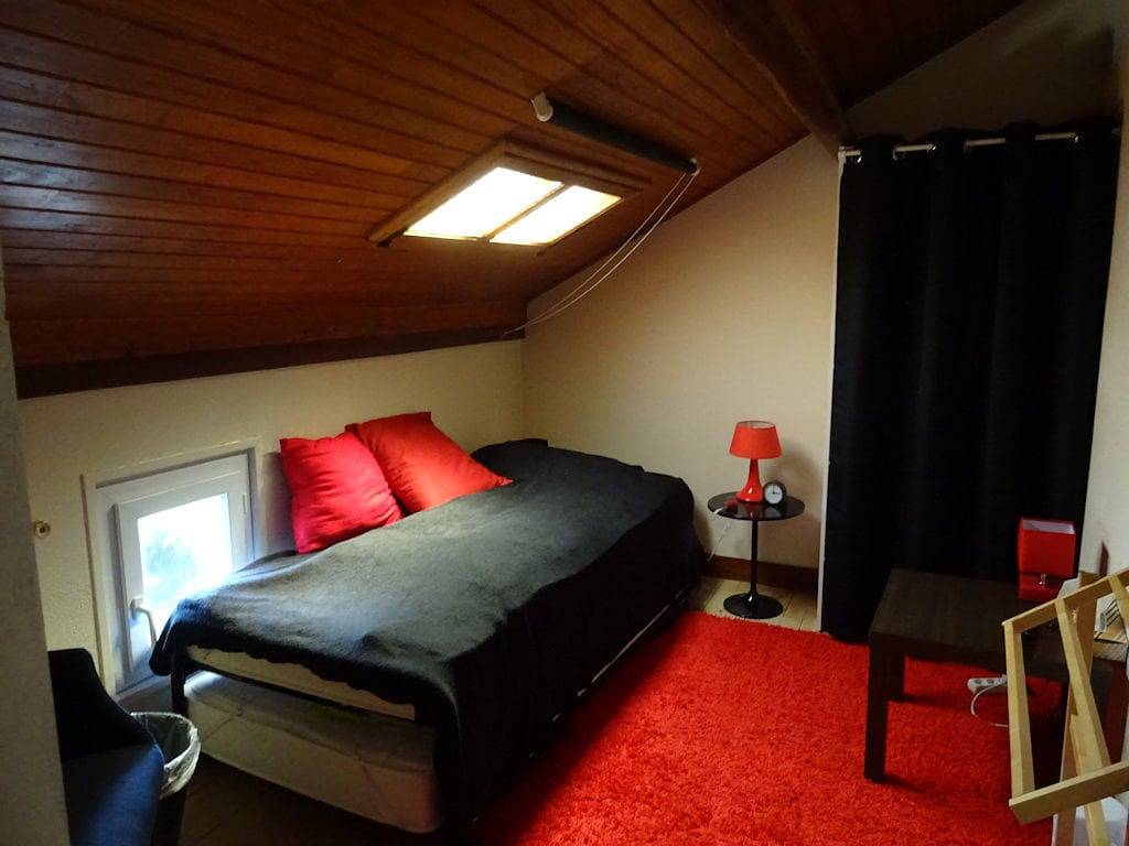 Au Catalpa - Chambre Rouge in La Chapelle-Faucher, Périgord Vert