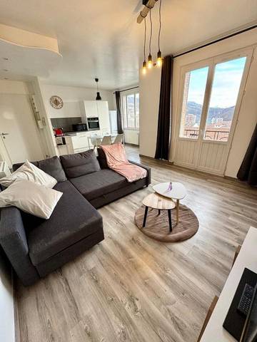 Gîte pour 4 personnes, avec terrasse et vue, animaux acceptés dans Valserhône