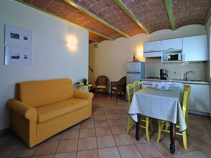 Agriturismo per 4 persone, con piscina e giardino a Sarteano