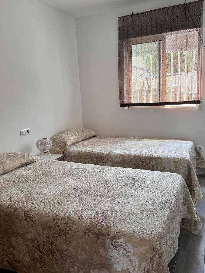 Location de vacances pour 8 personnes, avec jardin ainsi que vue et piscine à Calabardina - 4