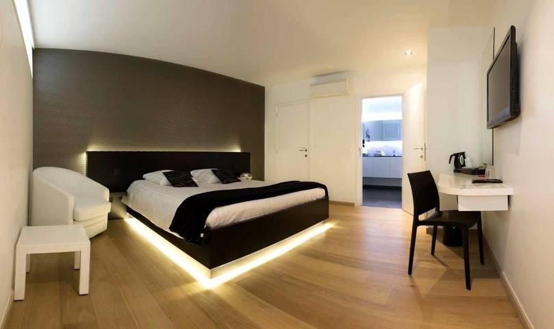 Chambre d’hôte pour 2 personnes, avec Terrasse et Jacuzzi ainsi que Jardin et Piscine à Roeselare