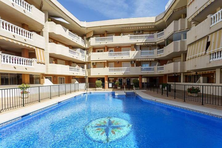 Apartamento de vacaciones para 4 personas, con jardín y piscina - 1