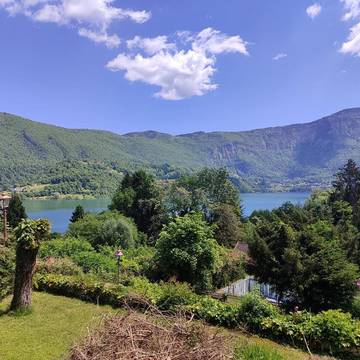 Gîte pour 2 personnes, avec vue et terrasse dans Lac d'Aiguebelette