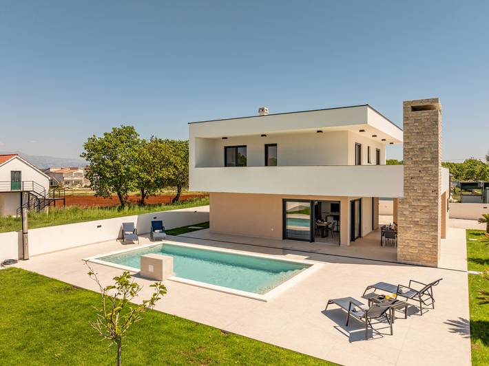 Villa pour 6 personnes, avec Balcon ainsi que Terrasse et Jardin à Nin - 2