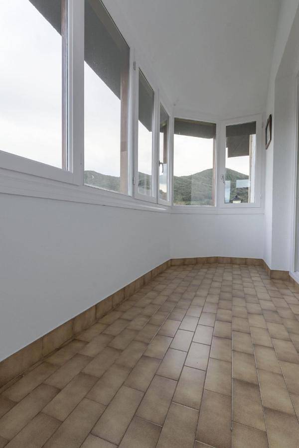 Location de vacances pour 8 personnes, avec balcon et vue ainsi que jardin et piscine à Liendo - 3