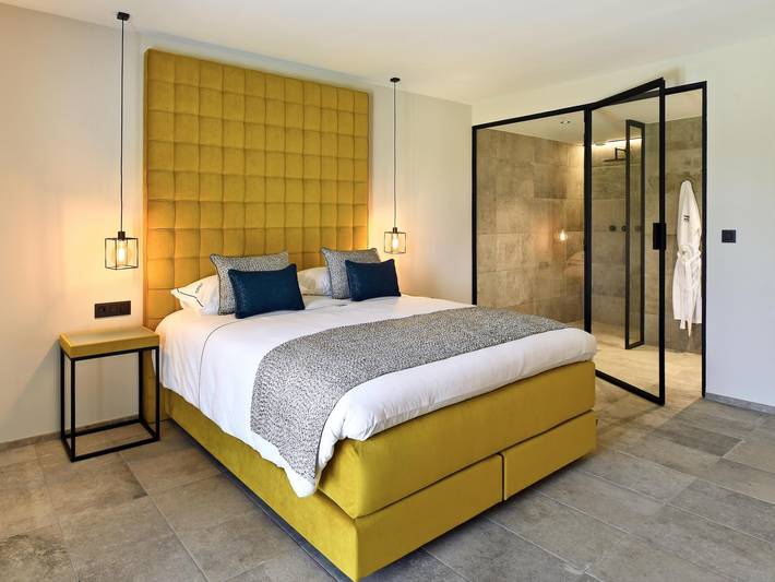 Location de vacances pour 12 personnes, avec balcon/terrasse ainsi que sauna et piscine, adapté aux familles dans Septon - 3