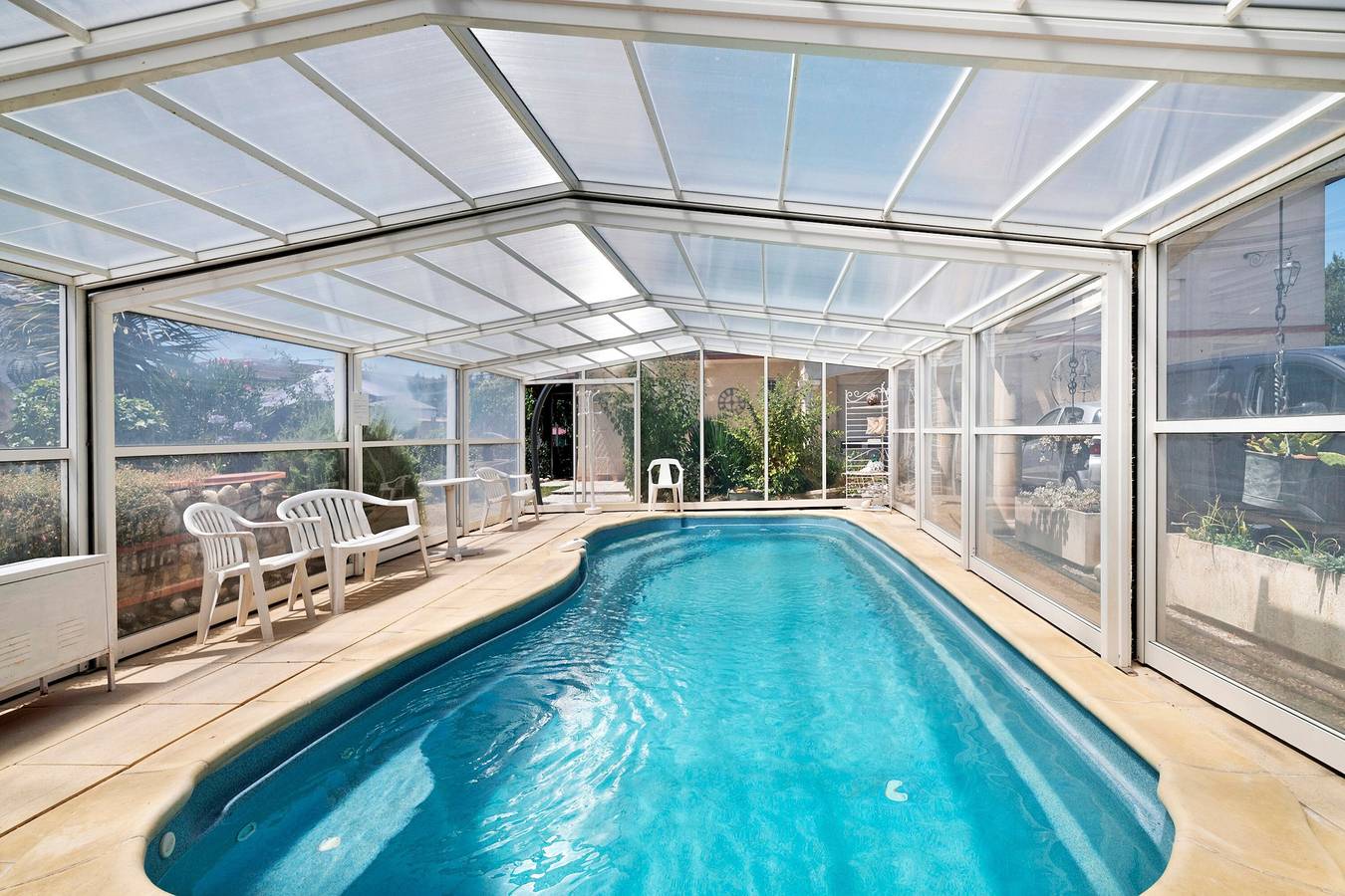 Gîte La Villa Vigneronne : maison de vacances avec piscine privée, Wi-Fi et climatisation in Castelginest, Toulouse et ses environs