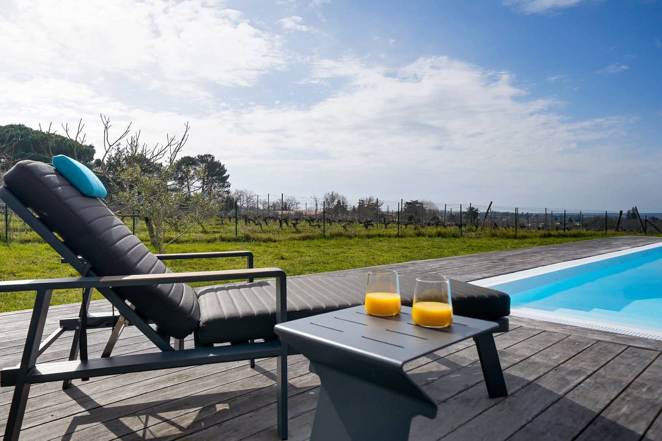 Maison d'architecte, piscine, au coeur des vignes. in Camblanes-et-Meynac, Bordeaux region