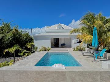 Cottage pour 6 personnes, avec balcon ainsi que piscine et jardin dans Plage des Salines