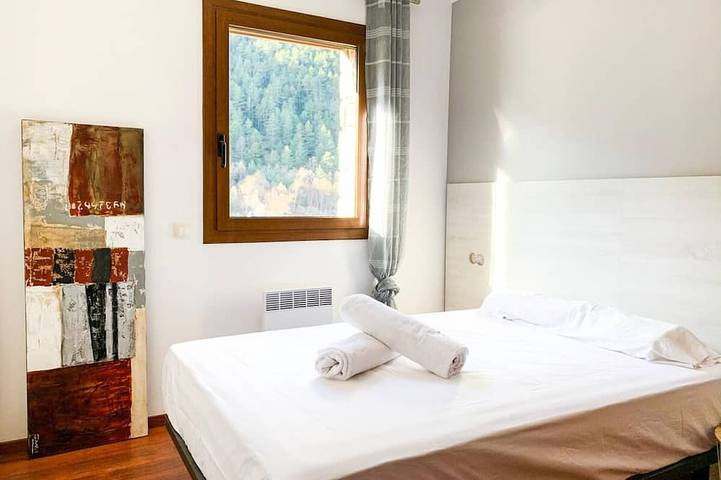 Appartement entier, Confort moderne à Arinsal, parking inclus, près des pistes in La Massana, Pal Arinsal