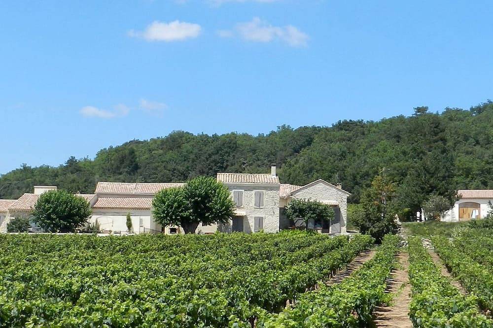 Mas provençal (3 habitations indépendantes) dans un vignoble in Cavillargues, Région de Nîmes