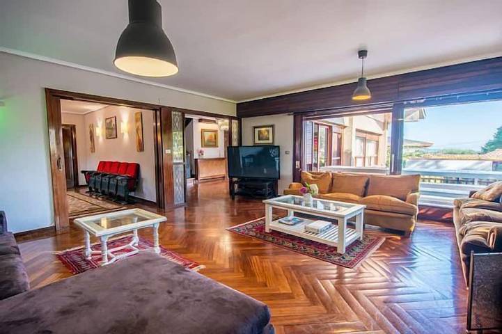 Location de vacances pour 8 personnes, avec Balcon et Jacuzzi ainsi que Jardin et Piscine à Getxo - 3