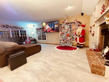 Vacation House for 25 Guests in West Des Moines, Iowa, Picture 3