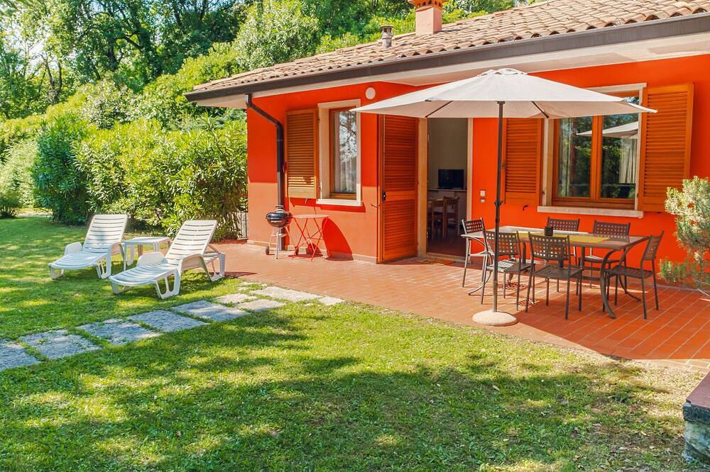 Wohnstätte-Gartenblick-Eigenes Badezimmer-Apartment-interno appartamento in Costermano, Gardasee-Berge