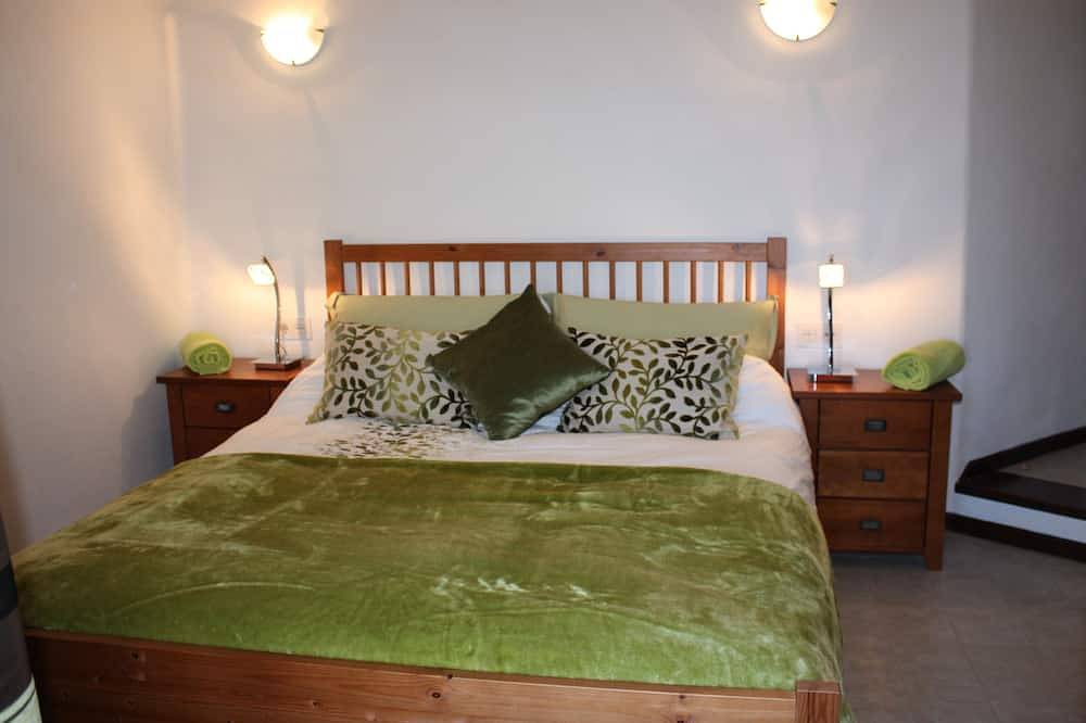 Private villa with stunning views and heated pool in Nazaret, Teguise