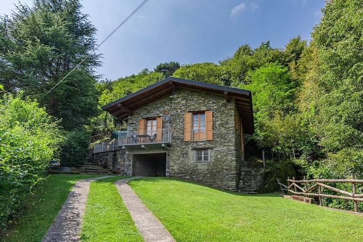 Ferienhaus für 4 Personen, mit Garten in Pianello del Lario