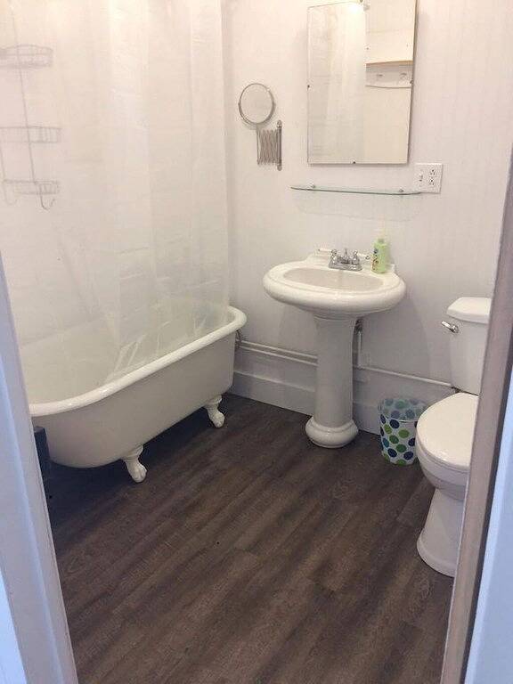 Waterfront, cozy, clean one bedroom, newly renovated cottage in Sauble Beach, Tobermory (Ontario)