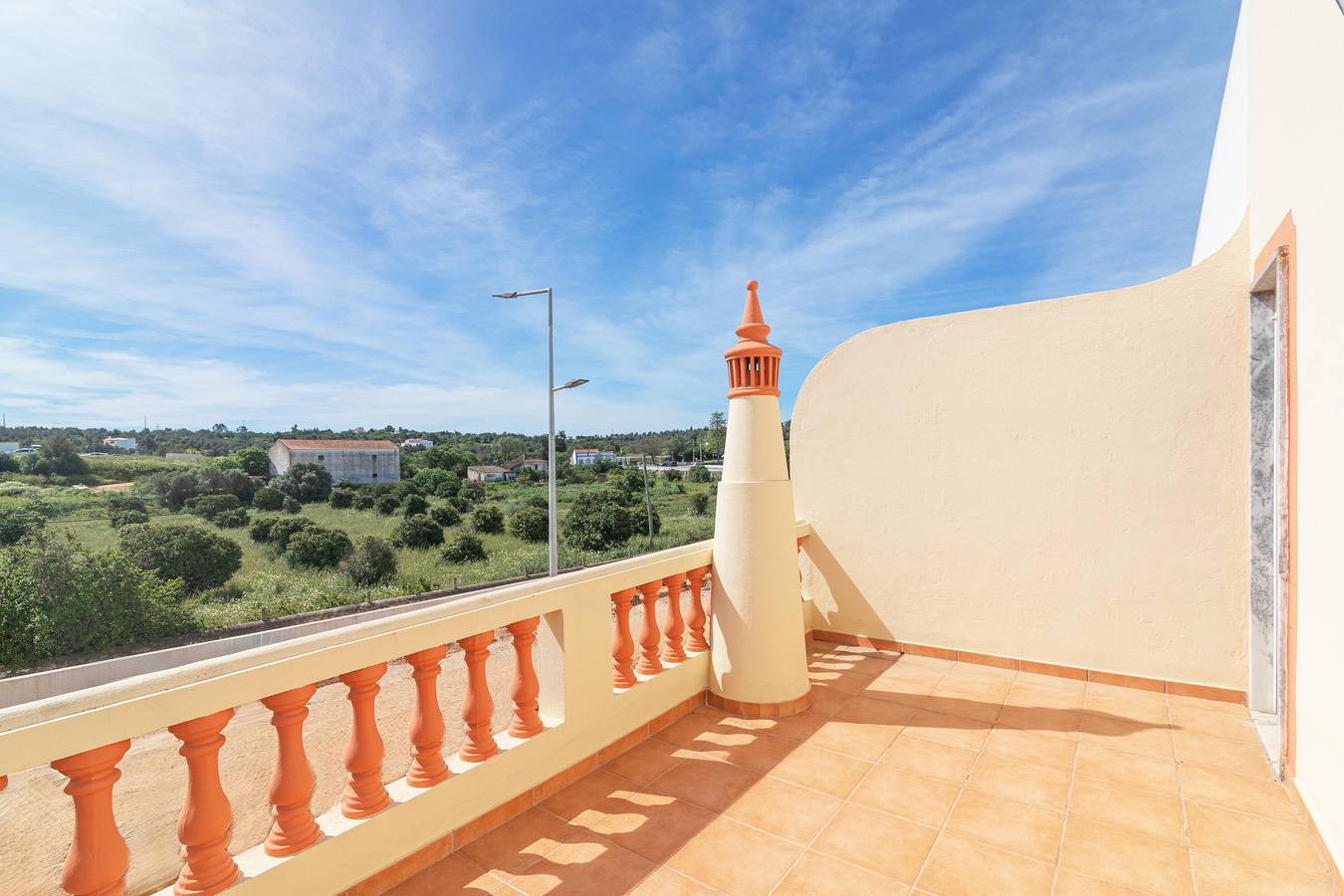 Vakantiehuis 'Casa Do Sol - Estombar' met Privétuin, Balkon en Wi-Fi in Estômbar, Lagoa