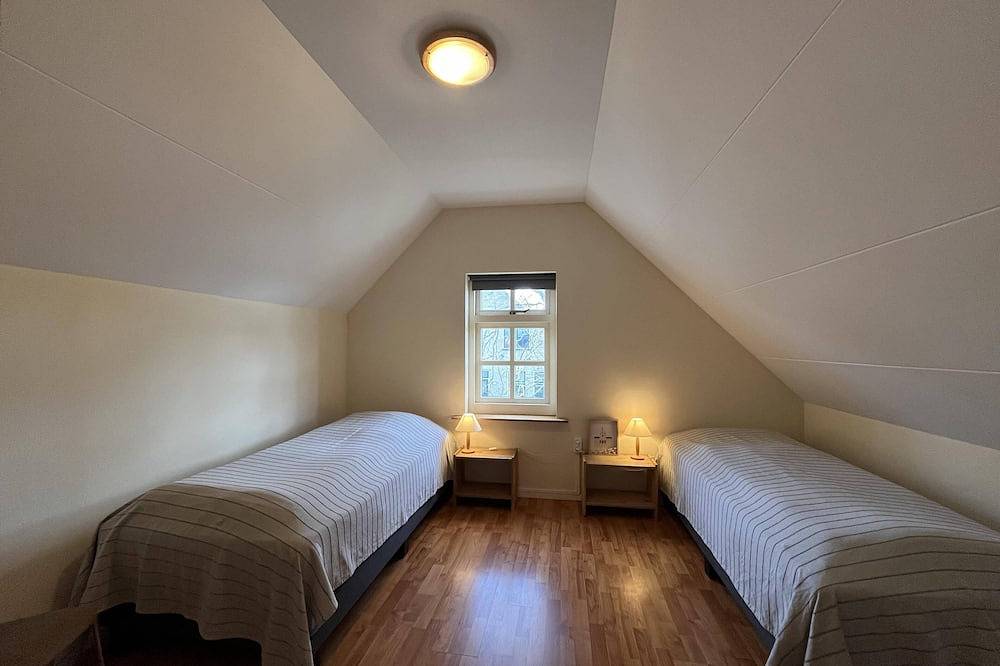 Apartamento entero, Spacious apartment with bedroom and bathroom on the ground floor in Islas de Frisia Occidental