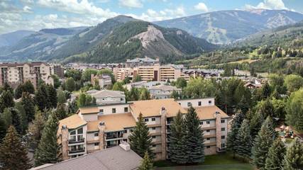 Gîte pour 8 personnes, avec piscine et terrasse ainsi que jacuzzi et sauna à Avon