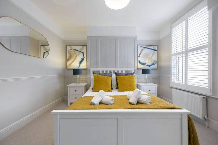En Ville-Maison-Salle de bain privée-Vue sur Rue in Cheltenham, Gloucestershire