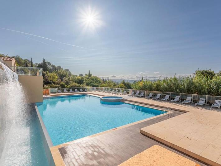 Resort per 2 persone, con piscina e giardino in Francia