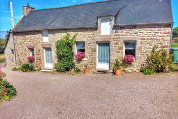 Gîte pour 3 personnes, avec jardin à Plévenon