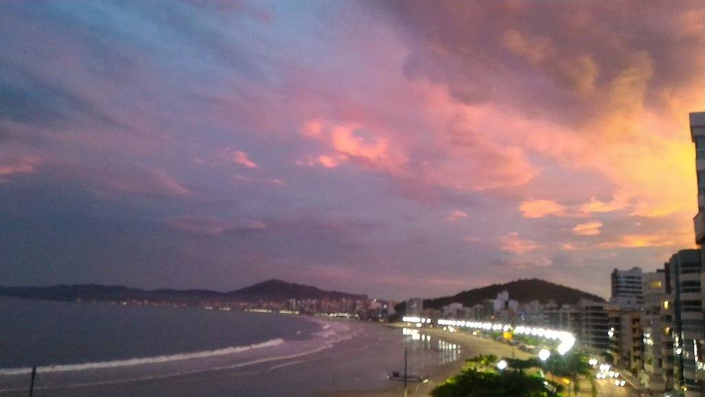 Ganze Wohnung, 3-bedroom apartment with 3 balconies and panoramic views of Itapema beach in Itapema, Litoral Catarinense