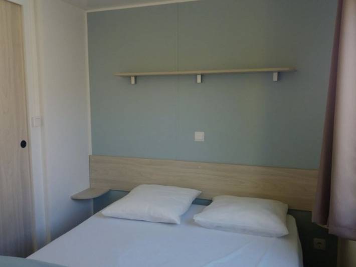 Mobil home pour 4 personnes, avec terrasse et piscine à Chazelles-sur-Lyon - 4