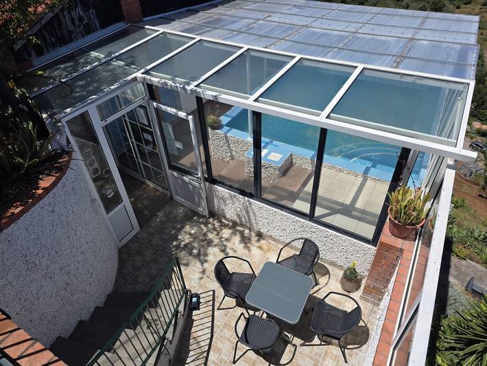 Chalé para 2 pessoas, com jacuzzi e piscina infantil e ainda jardim em Madeira