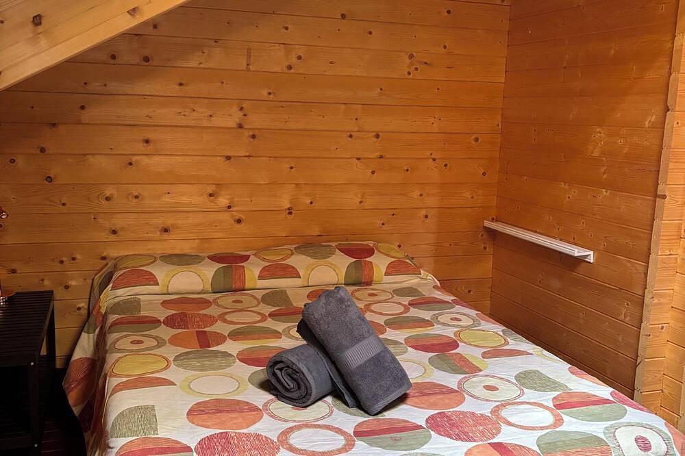 Log cabin La Huerta in Rascafría, Sierra de Guadarrama