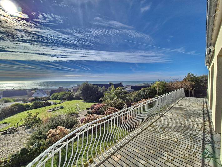Location de vacances pour 8 personnes, avec terrasse et jardin, animaux acceptés dans Plage Kersiny
