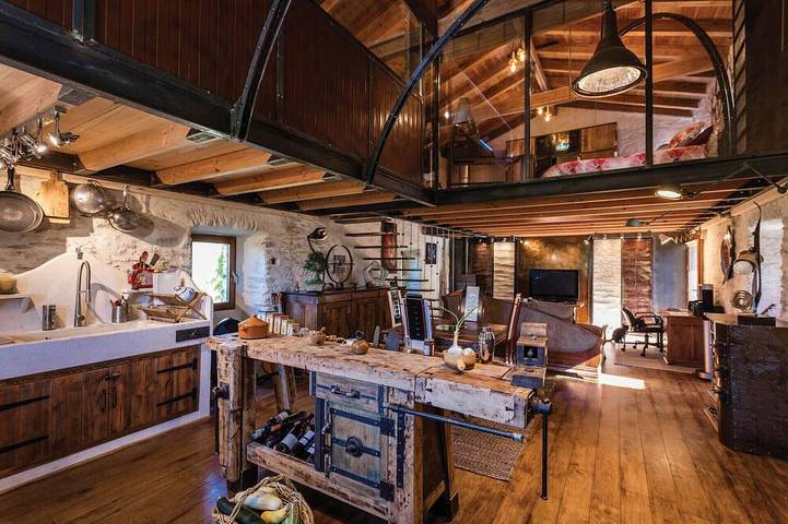 Agriturismo pour 6 personnes, avec jardin dans Soustelle