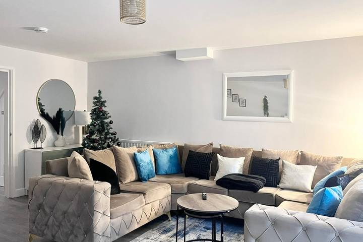 Holiday rental for 12 people, with terrace and hot tub in Canterbury