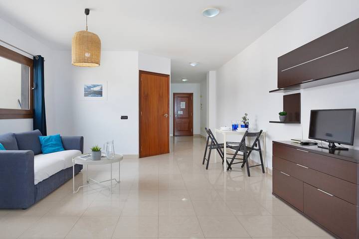 Hel studio-lejlighed, Vacation Studio 'Estudio Vista Mar 5' with Sea View, Shared Pool and Wi-Fi in Piedra Playa, La Oliva